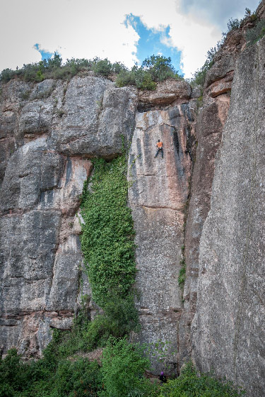 Escalada en placa a Cova de l'Ós, Montserrat Nord.