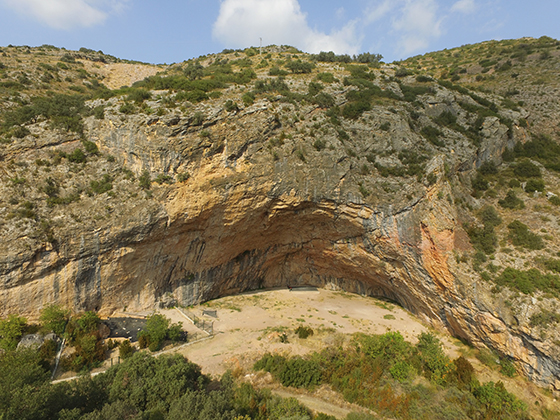 L'especacular cova de Santa Linya, ressenyes d'escalada amb Climb Around.