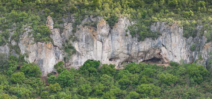 Cova del Garriga en Sansuies, croquis de escalada en Climb Around.